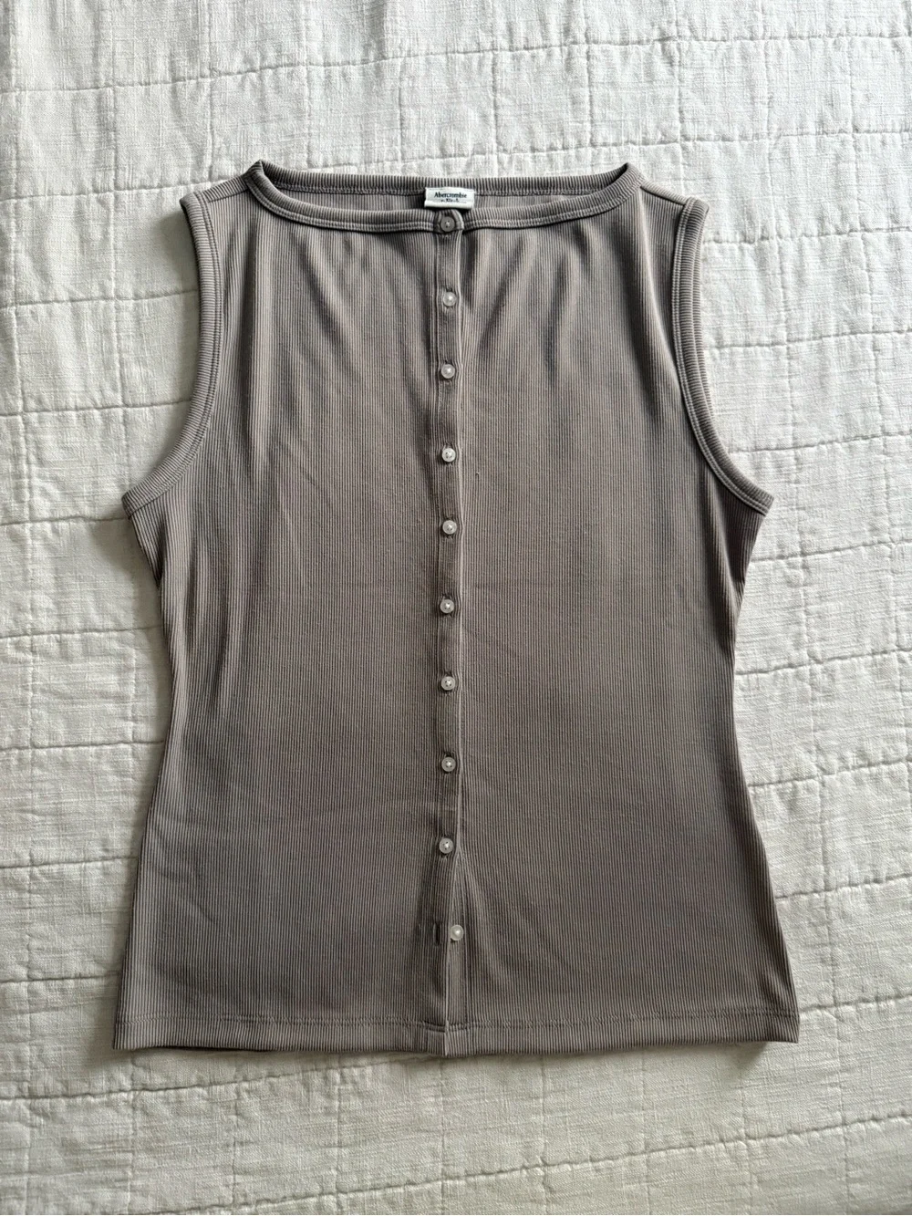 Abercrombie & Fitch Sleeveless Button-Front Ribbed Tank — Gray - Picture 1 of 3